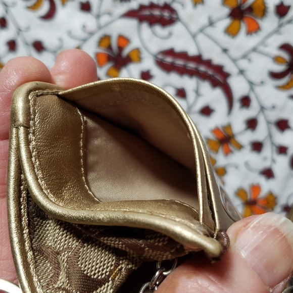 🎉 Host Pick 🎉 COACH Tan Signature Jacquard Key/Card Holder 4"x3" wristlet - Picture 8 of 10